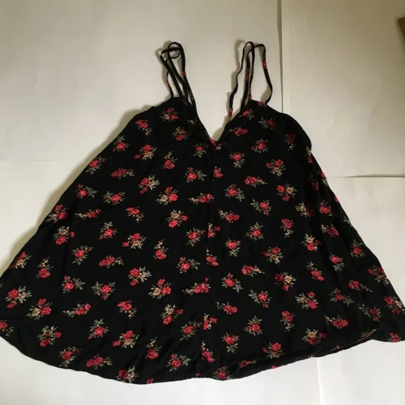 Brandy Melville cami one size floral flowy top. - Picture 6 of 10